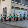 Al CP Sant Bartomeu d'Alaró s'ha abraçat l'escola pública a primera hora del matí. Fotos: Plataforma Crida.